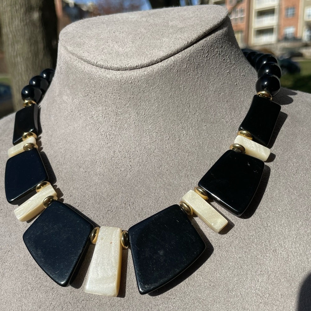 Statement Chunky Black gold Retro Graduating Bead Single Strand Necklace.